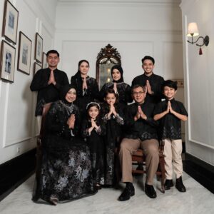 SET FAMILY KALEELA KODE BLACK