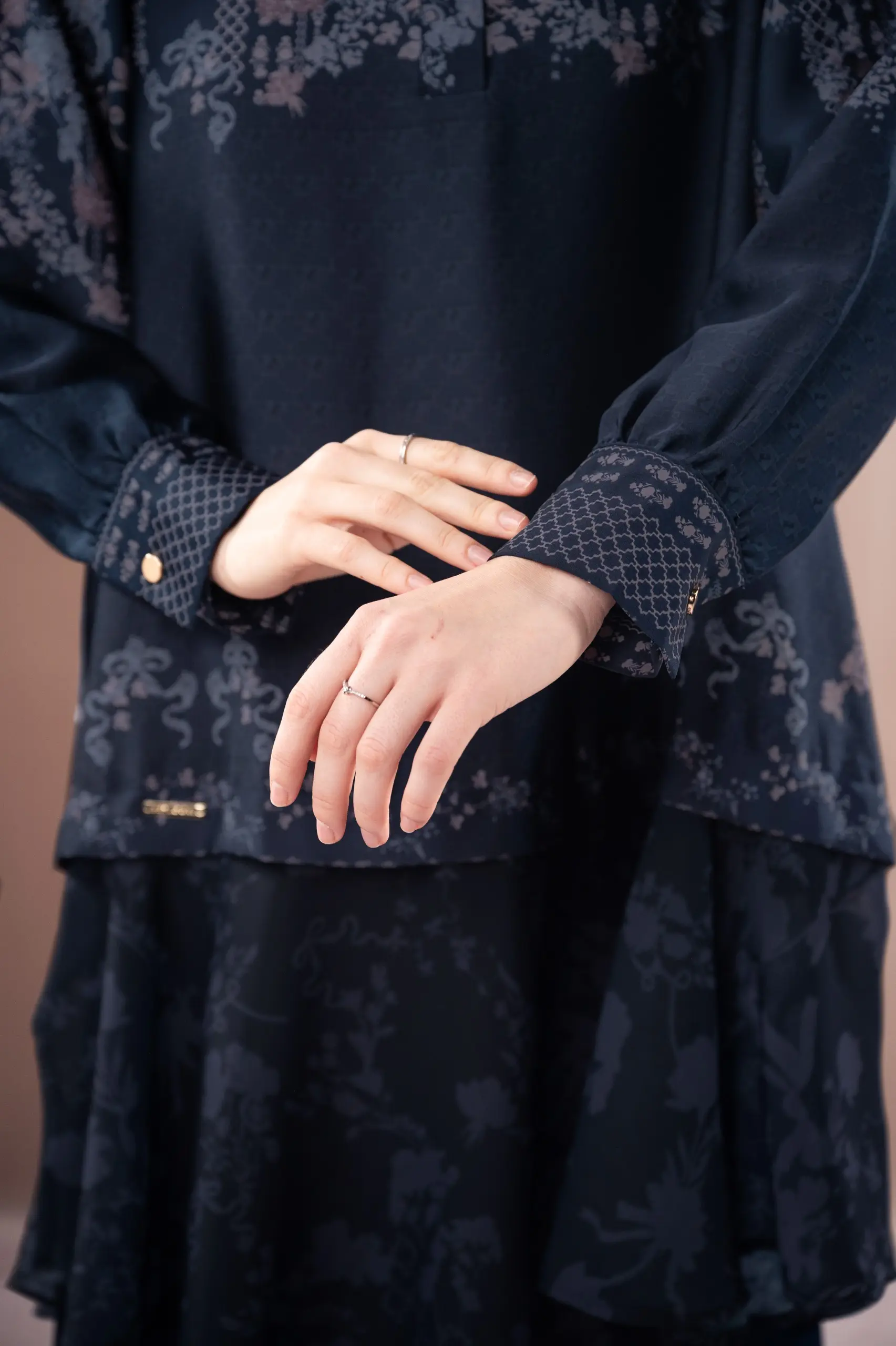 SAMAMU ASYMMETRIC TUNIC MIDNIGHT - Gambar 6