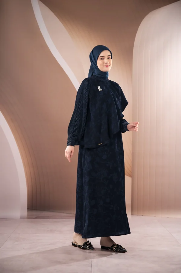 SAMAMU CAPE DRESS MIDNIGHT - Gambar 2