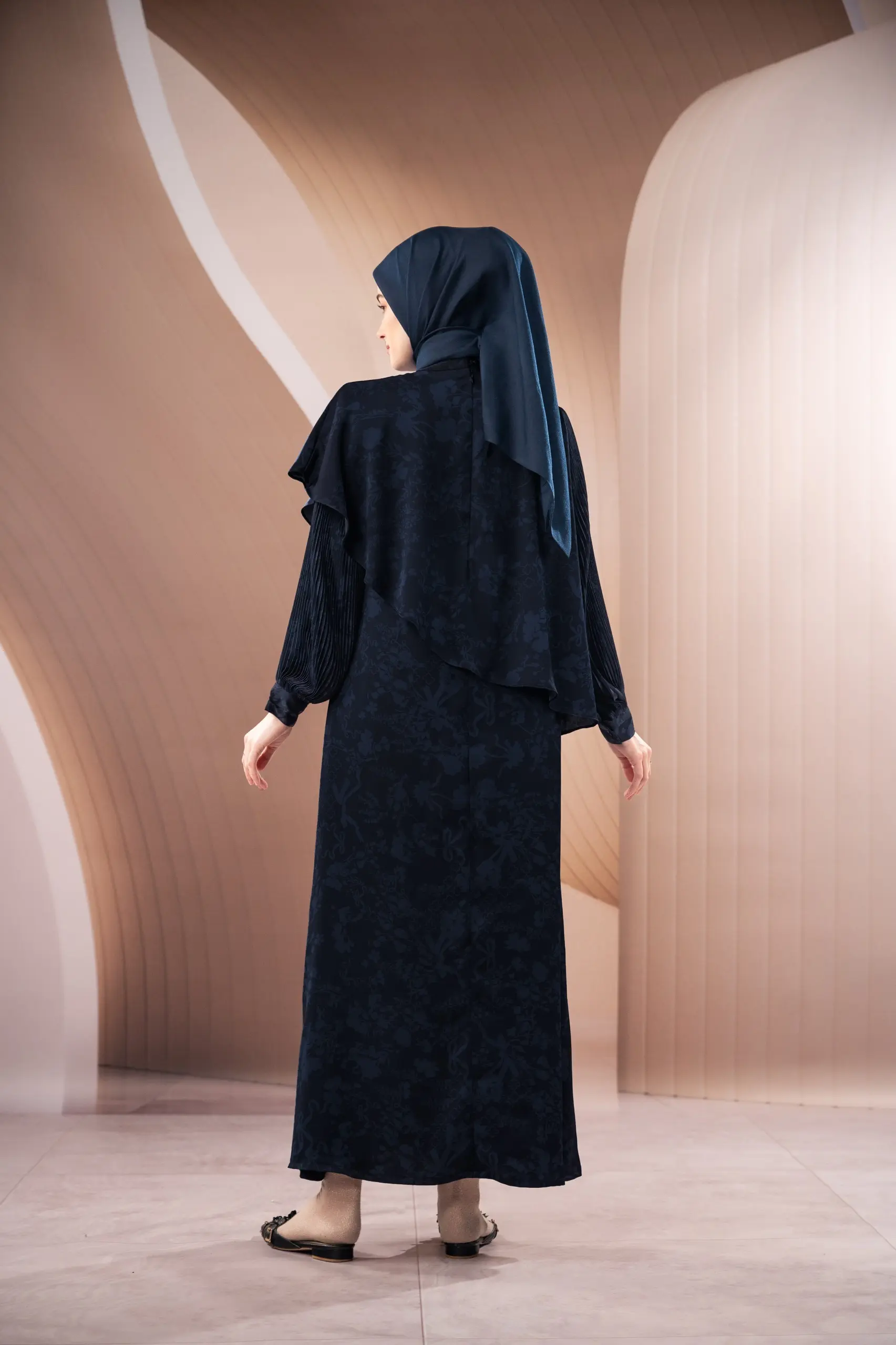 SAMAMU CAPE DRESS MIDNIGHT - Gambar 4