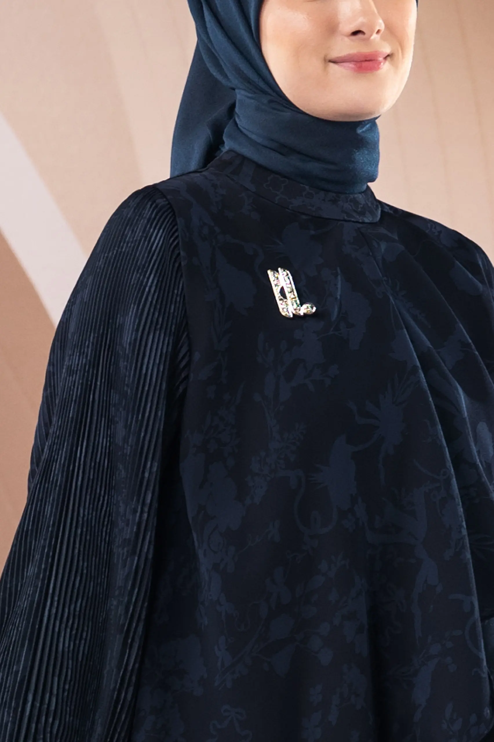 SAMAMU CAPE DRESS MIDNIGHT - Gambar 3